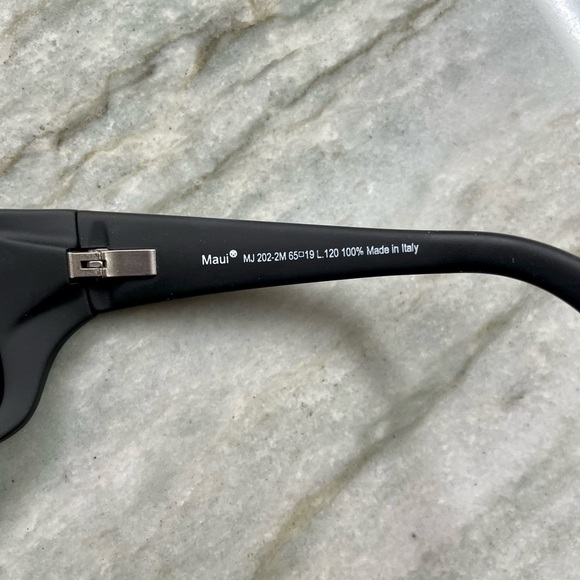 Maui Jim Peahi Sunglasses - Picture 3 of 9